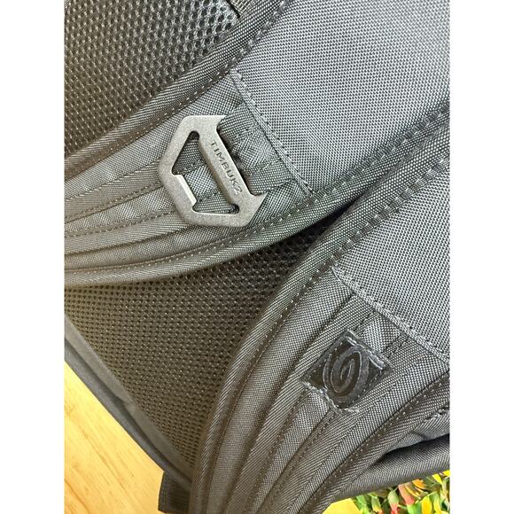 Timbuk 2 Q 2.0 Carrying Case Backpack for 17" Labtop Notebook Eco Black NEW NWT - Picture 11 of 16